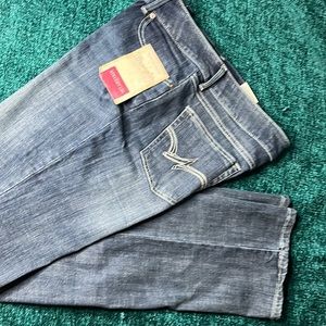 Women’s Wrangler Straight Leg Jeans